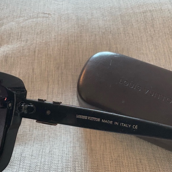 SUNGLASSES - Picture 2 of 4